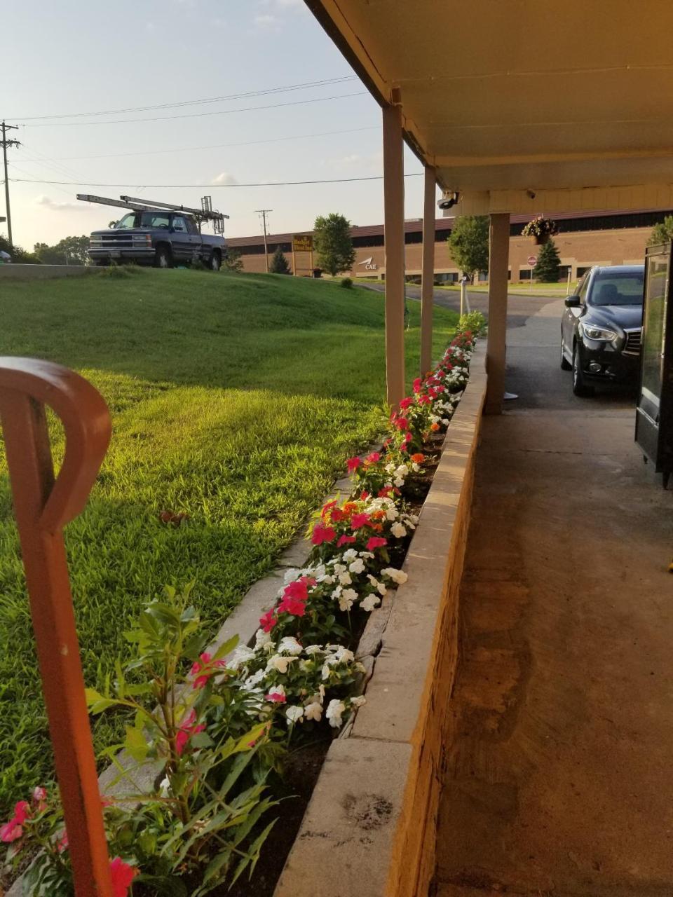 Budget Inn And Suites Eagan Εξωτερικό φωτογραφία
